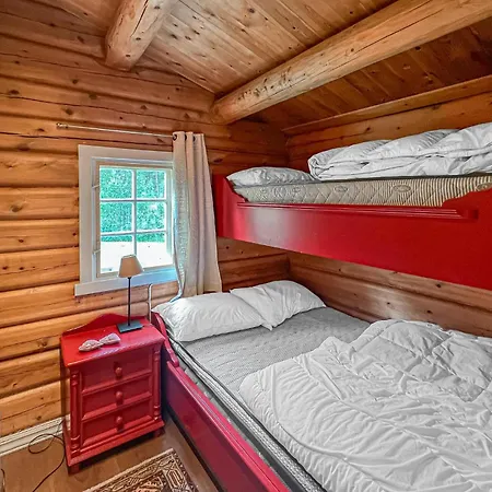 Дом отдыха 4 Bedroom Cozy In