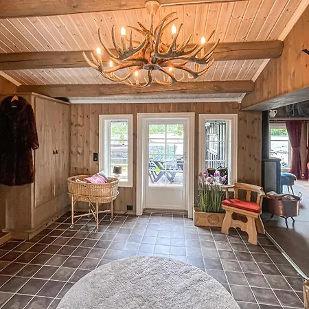 Nyaraló 4 Bedroom Cozy In *