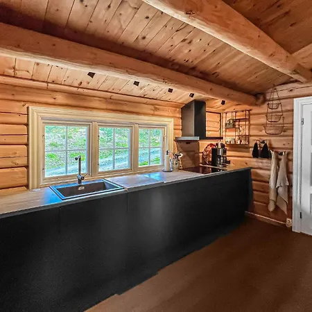 4 Bedroom Cozy In