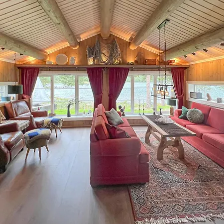 4 Bedroom Cozy In Nyaraló *