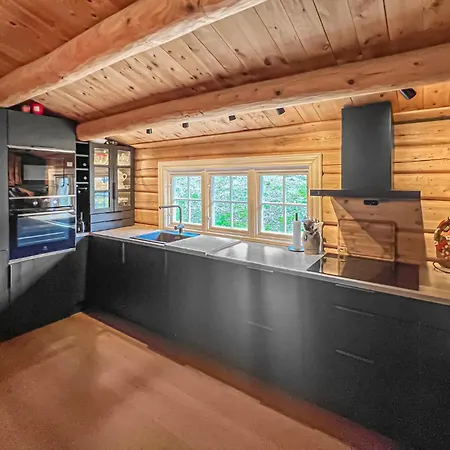 4 Bedroom Cozy In Nyaraló