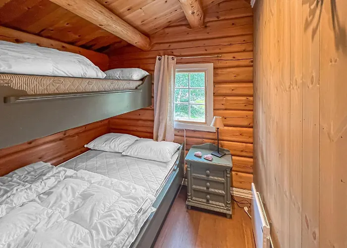 4 Bedroom Cozy In Casa de Férias